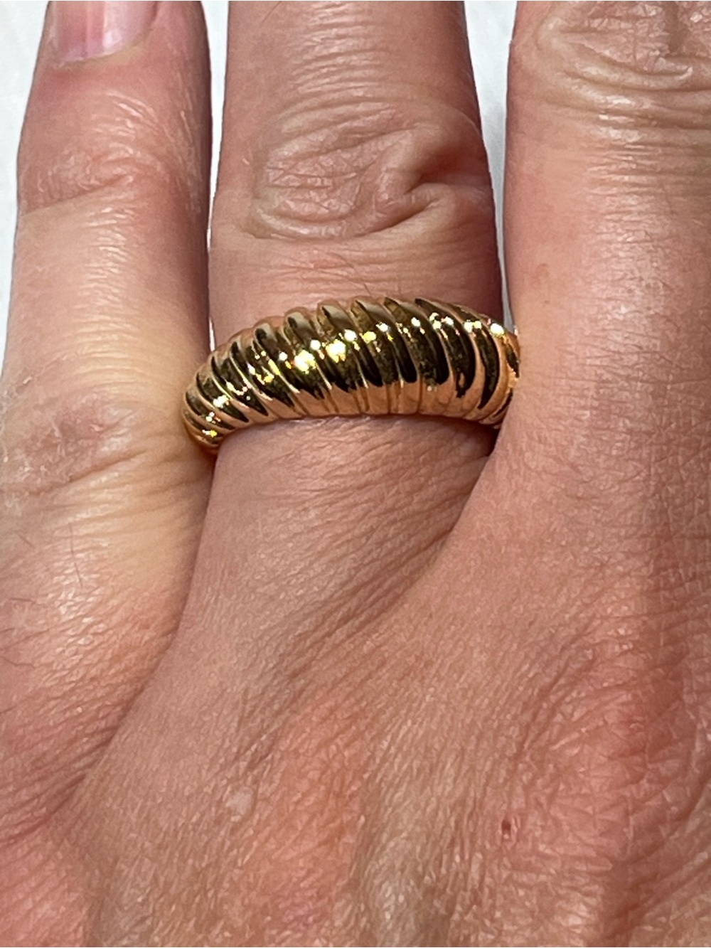 Fashion Jewelry Gold Ribbed Dome Sculpted Ring
Size 7